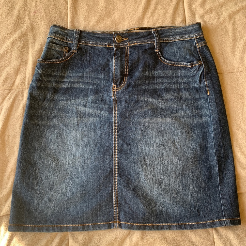 Earl Jeans, Size 8, Jean whitewashed mini skirt. Excellent condition.
